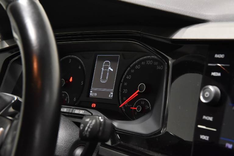 VOLKSWAGEN Polo 17