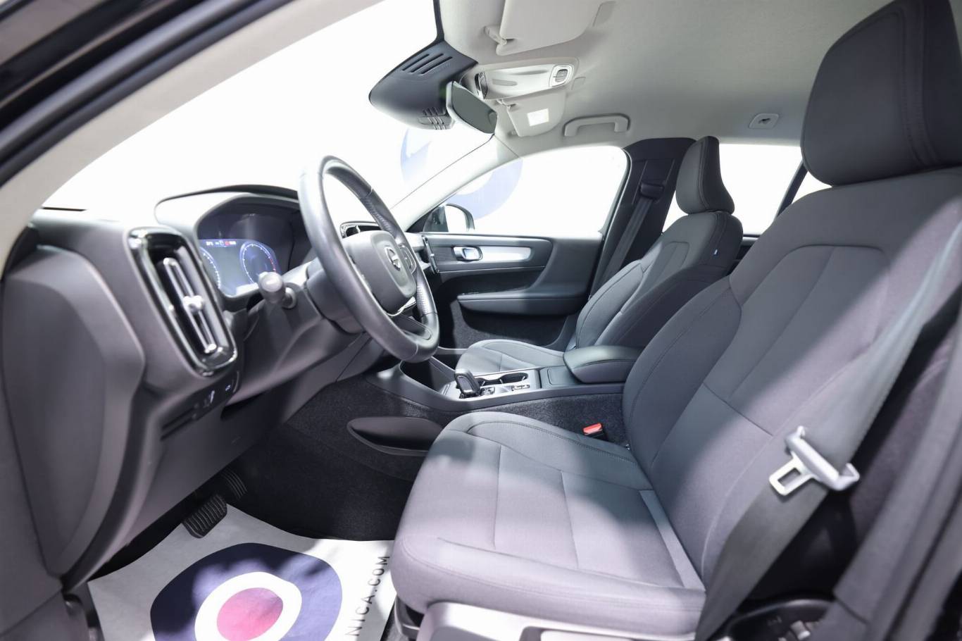 VOLVO XC40 19