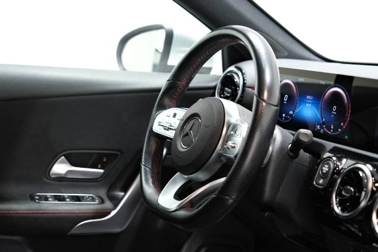 MERCEDES-BENZ A 180 59