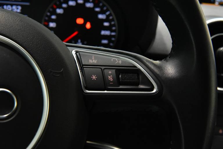 AUDI A1 8