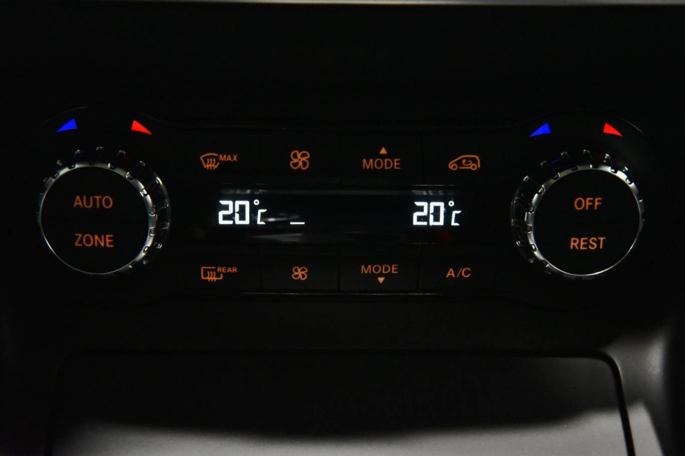 MERCEDES-BENZ GLA 200 10