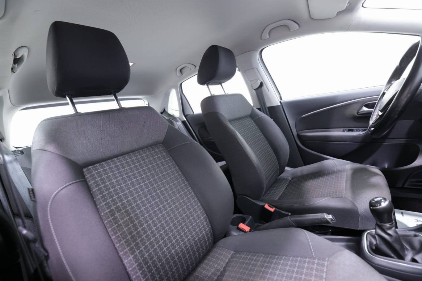 VOLKSWAGEN Polo 40