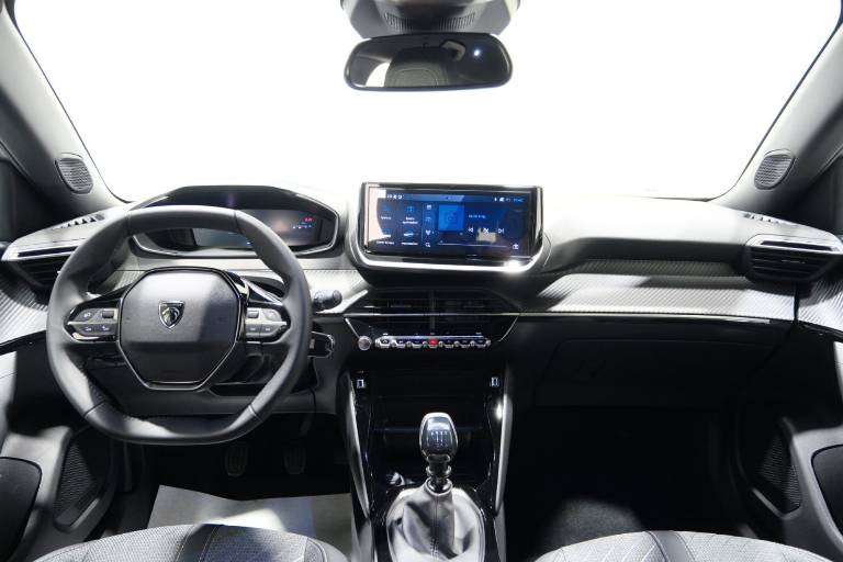 PEUGEOT 2008 10