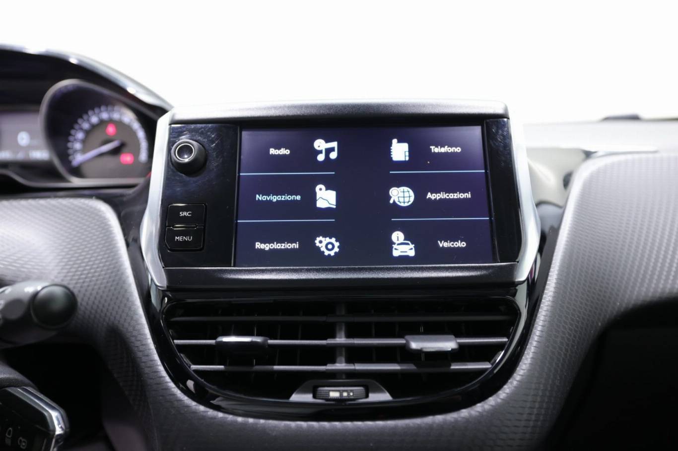 PEUGEOT 2008 9