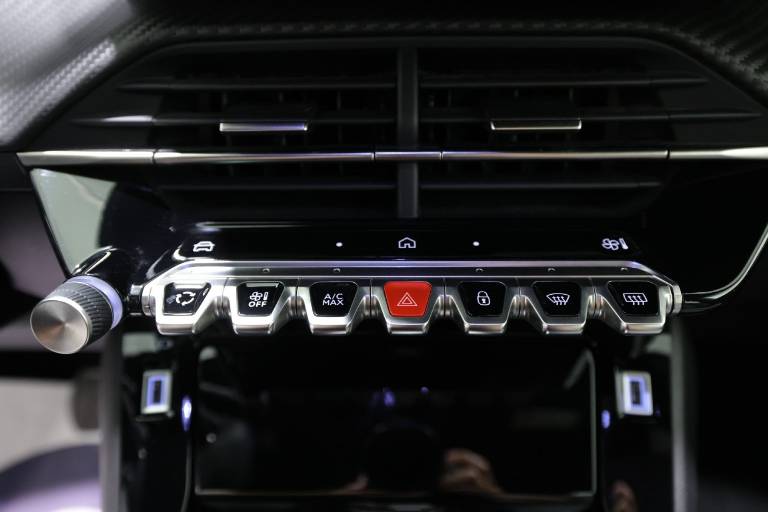 PEUGEOT 2008 28