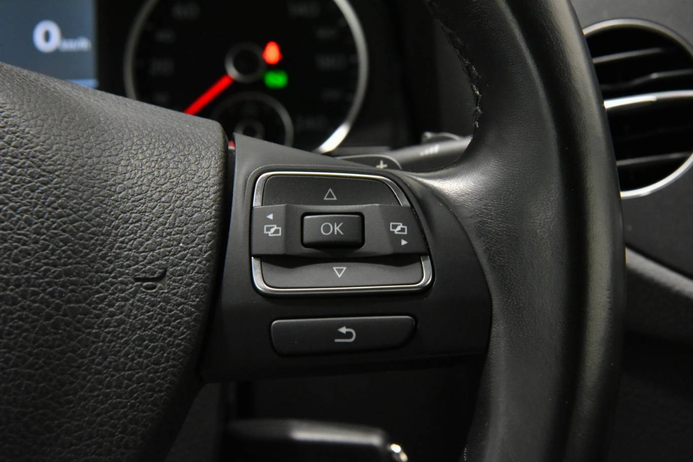 VOLKSWAGEN Tiguan 6