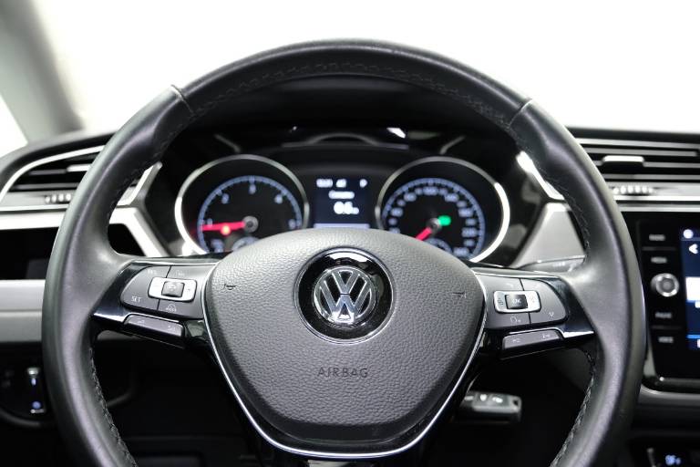 VOLKSWAGEN Touran 7