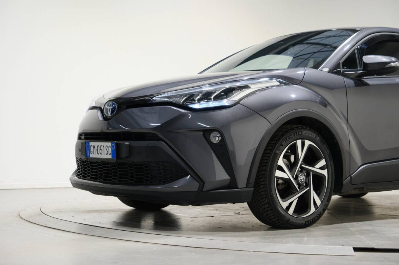 TOYOTA C-HR 11