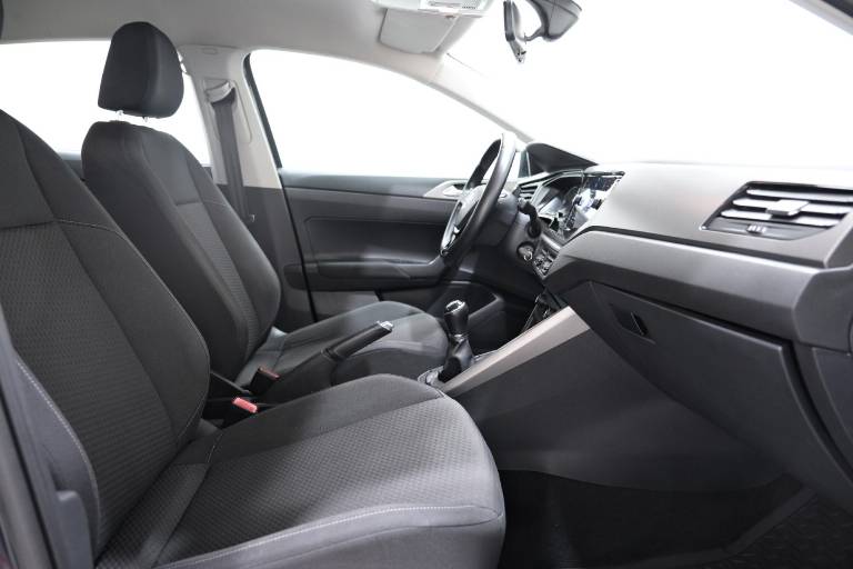 VOLKSWAGEN Polo 54