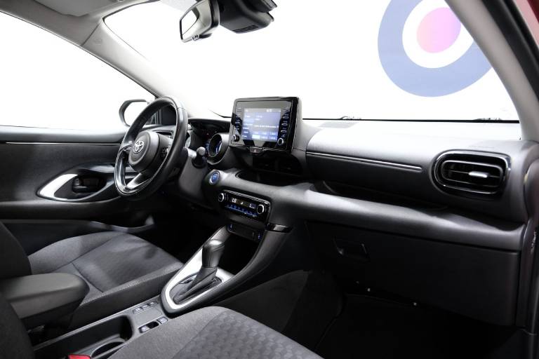 TOYOTA Yaris 53