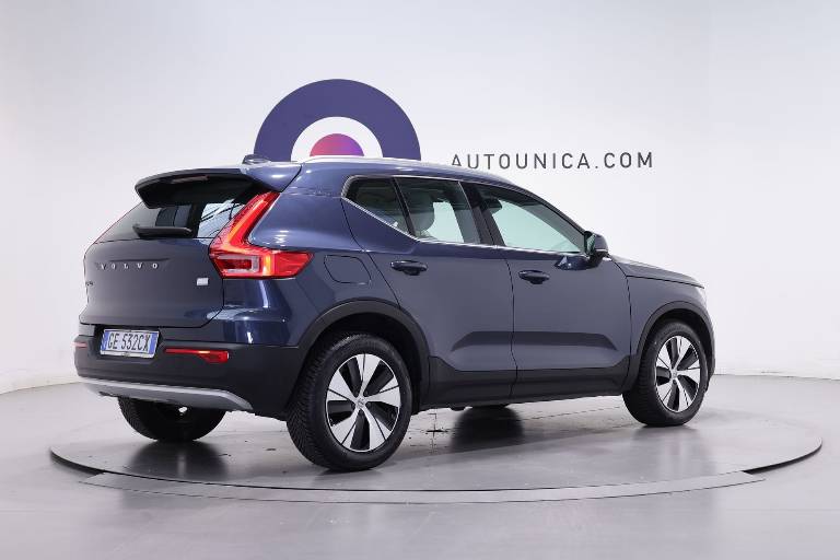 VOLVO XC40 6