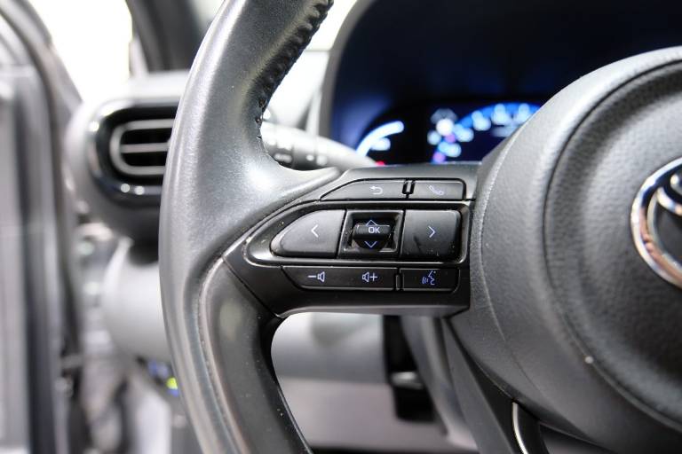 TOYOTA Yaris Cross 22