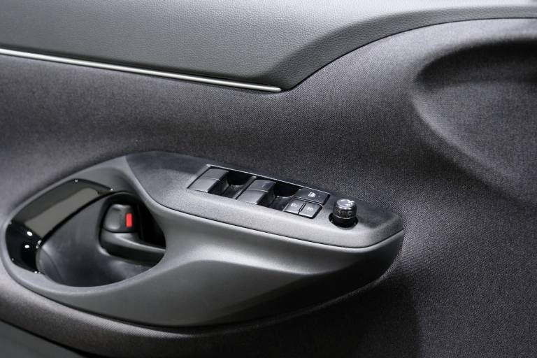 TOYOTA Yaris Cross 36