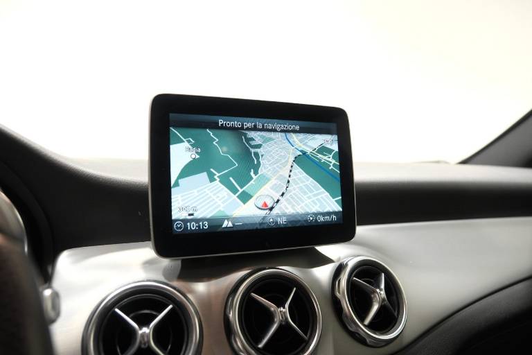 MERCEDES-BENZ GLA 220 31