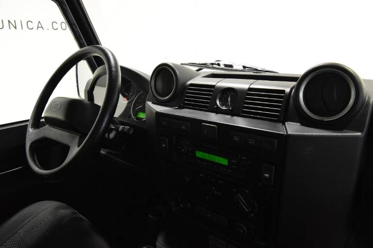 LAND ROVER Defender 33