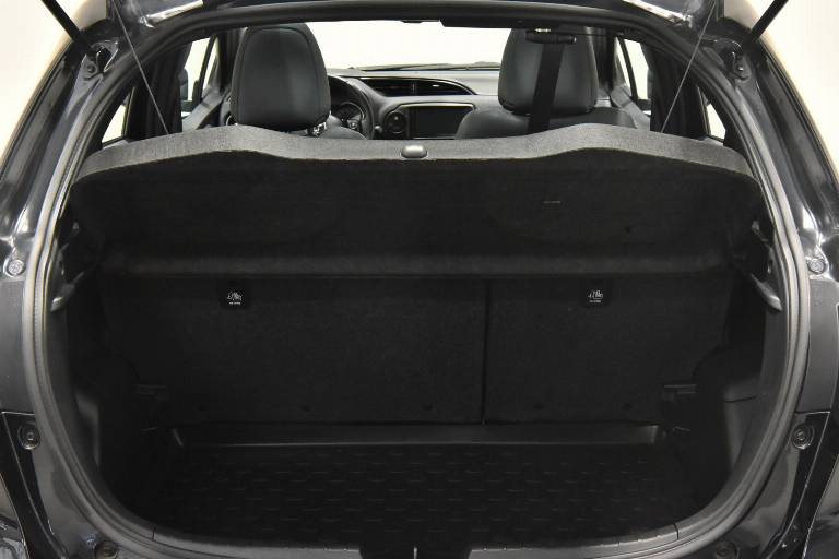 TOYOTA Yaris 25