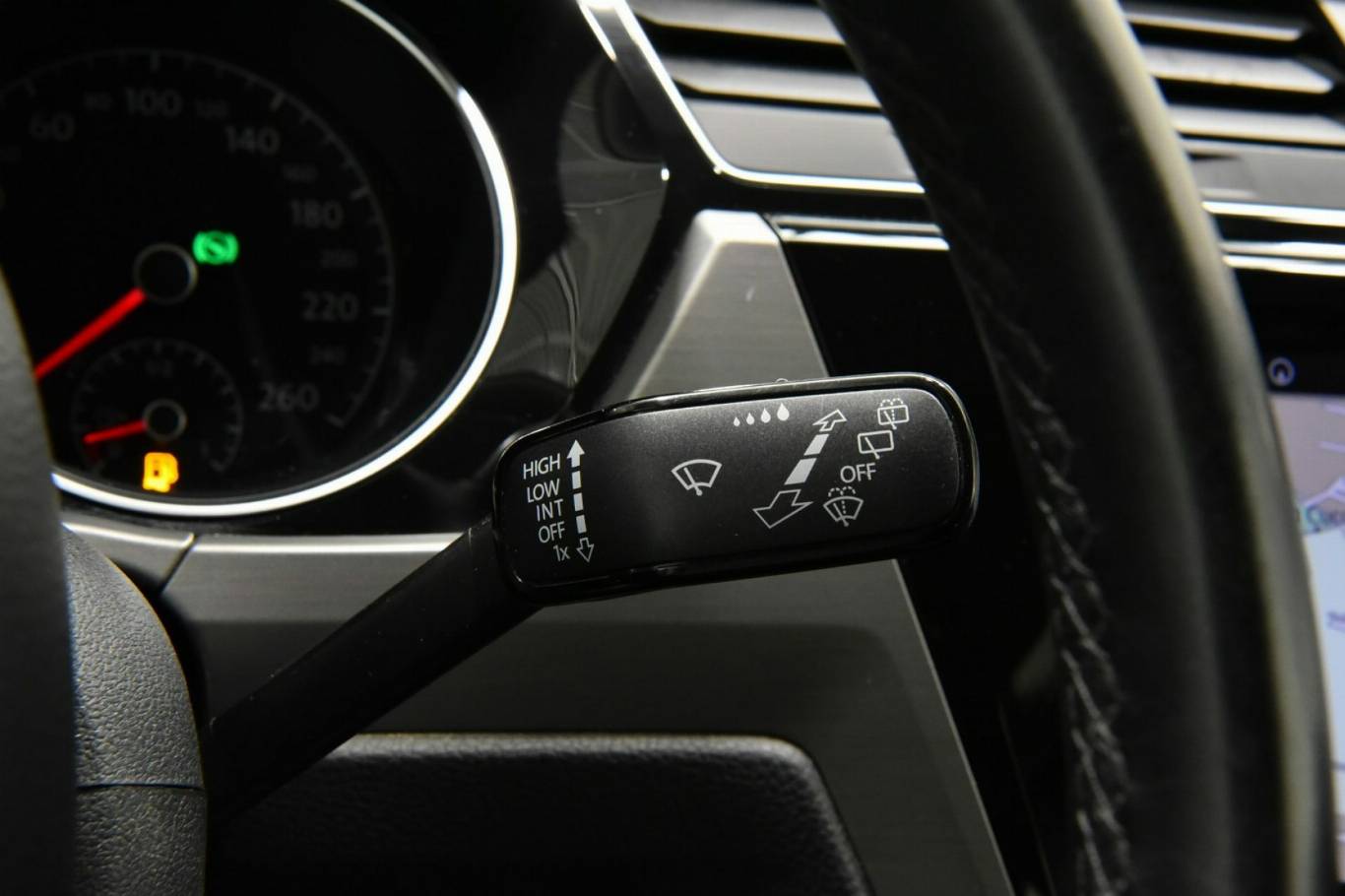 VOLKSWAGEN Touran 27