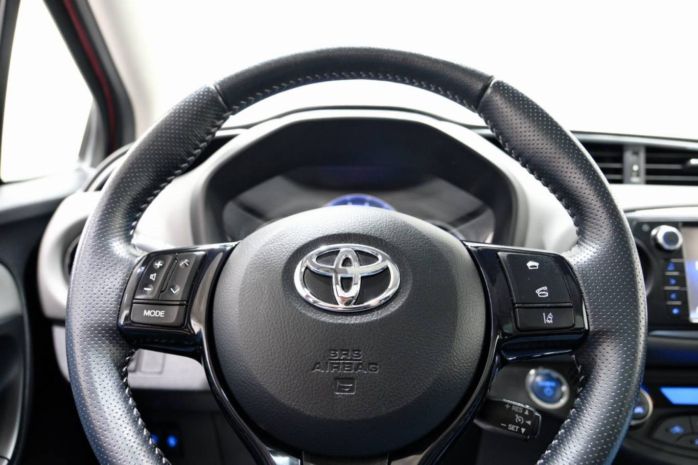 TOYOTA Yaris 7