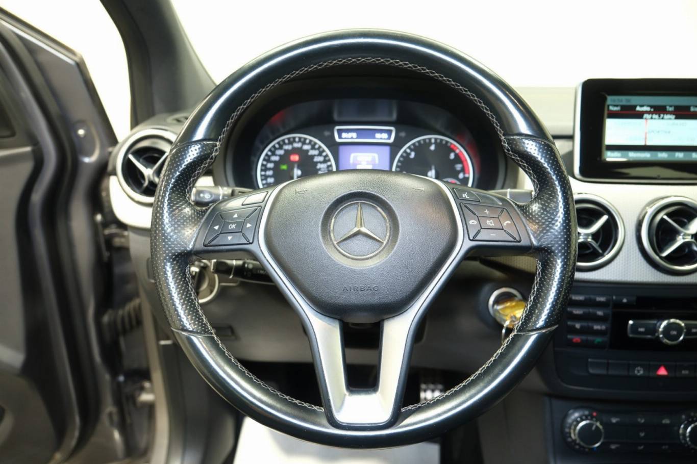 MERCEDES-BENZ B 180 7