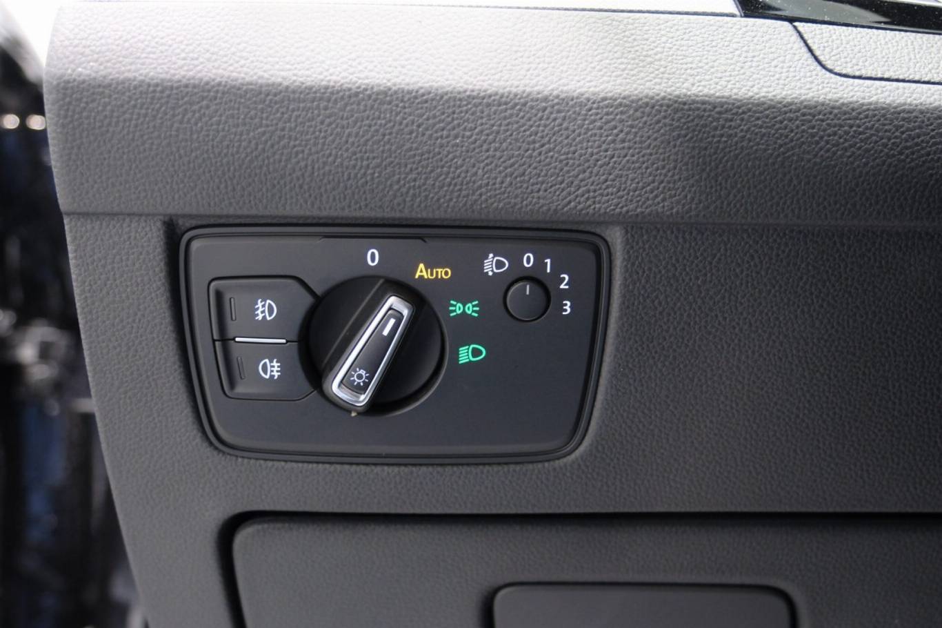 VOLKSWAGEN Passat Variant 26