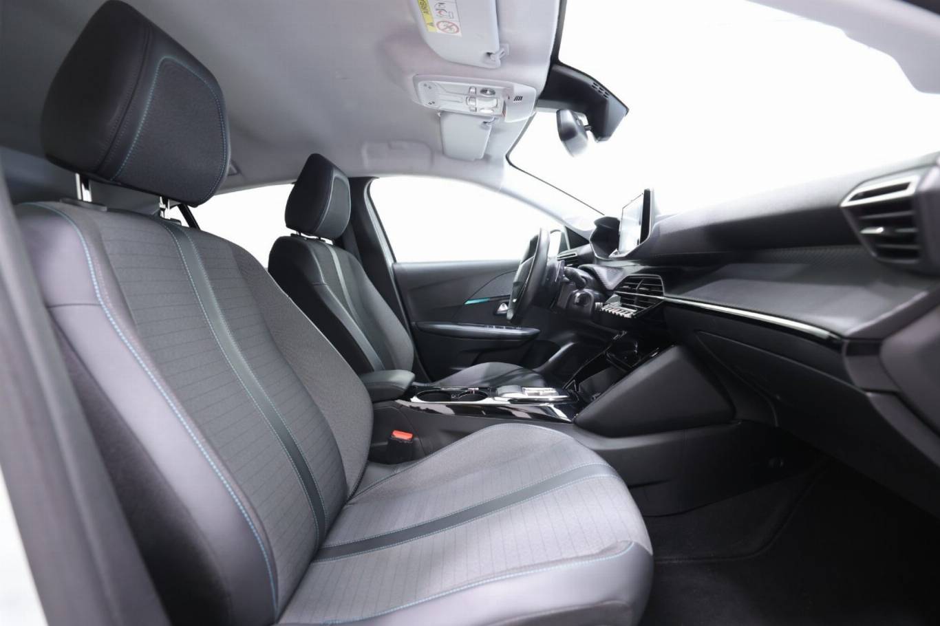 PEUGEOT 208 46