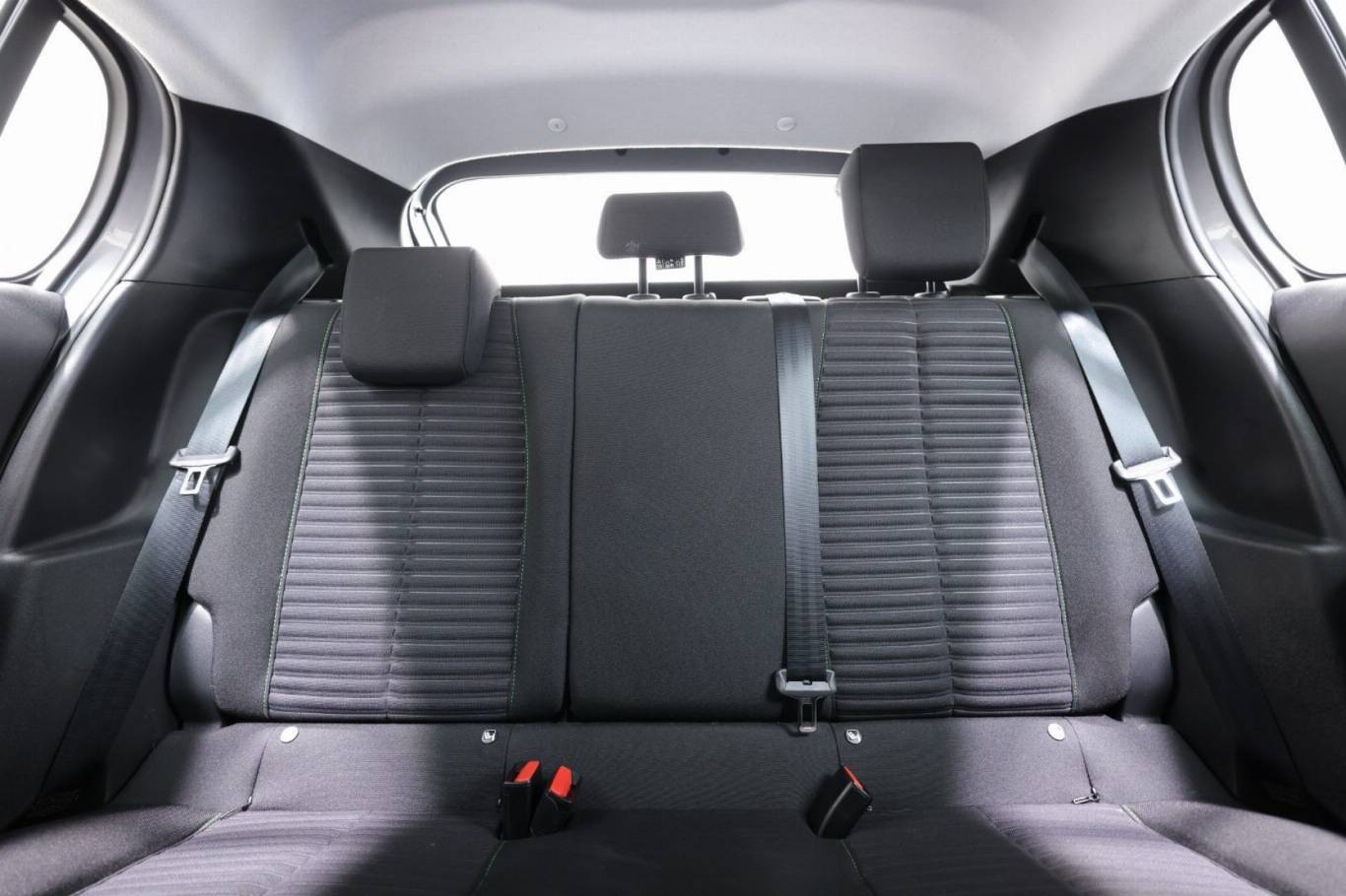 PEUGEOT 208 11