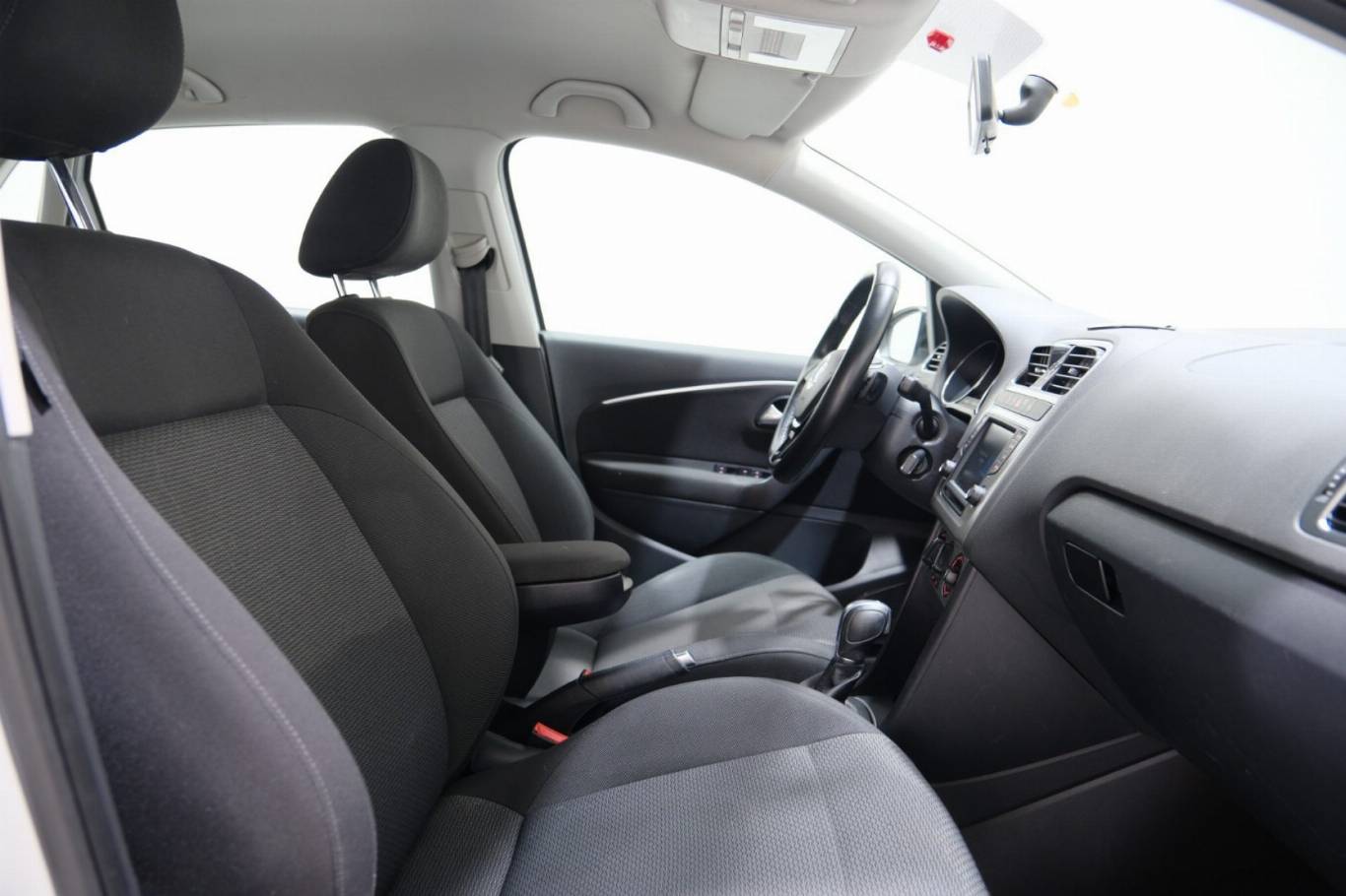 VOLKSWAGEN Polo 46