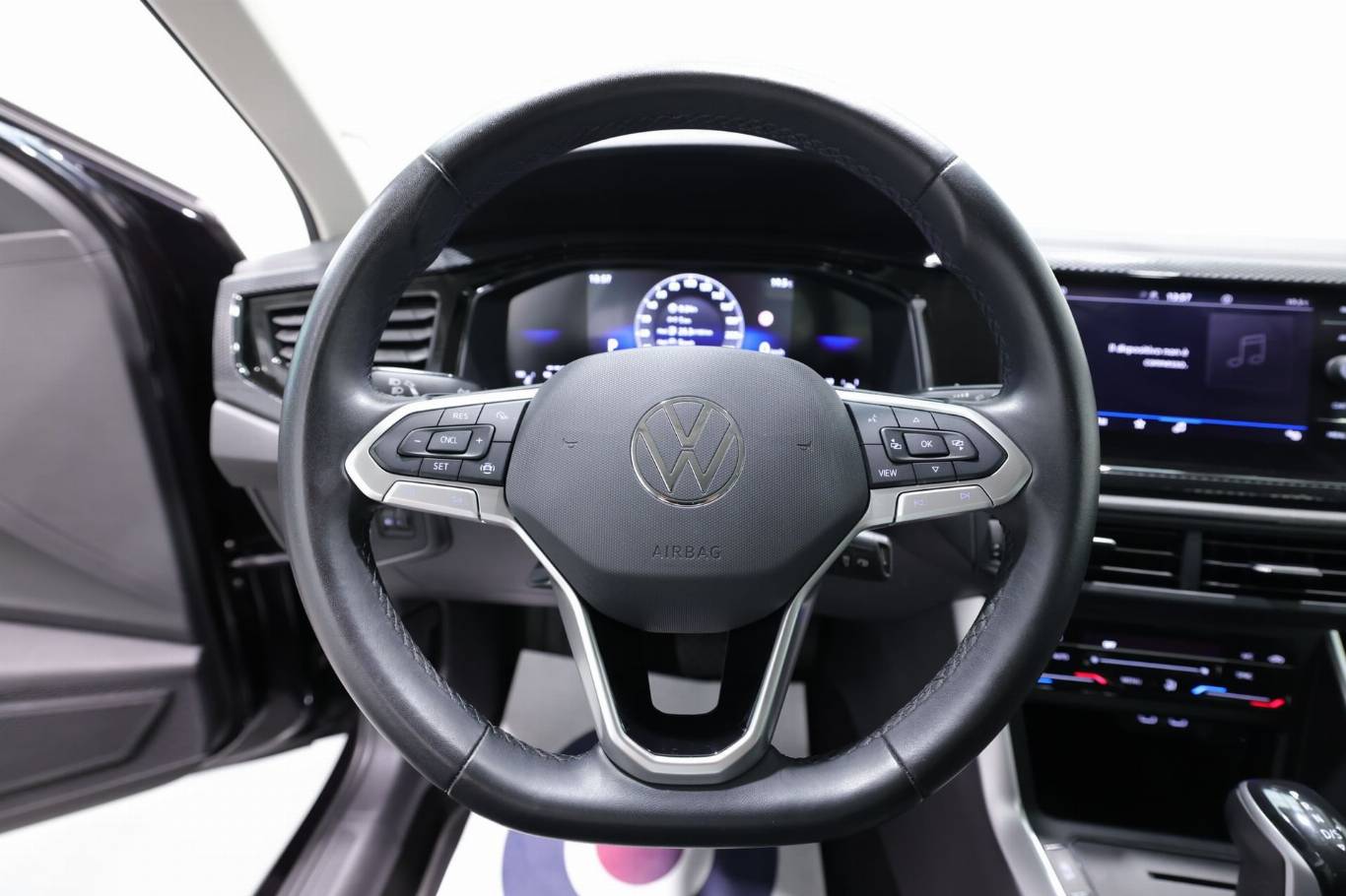 VOLKSWAGEN Polo 15