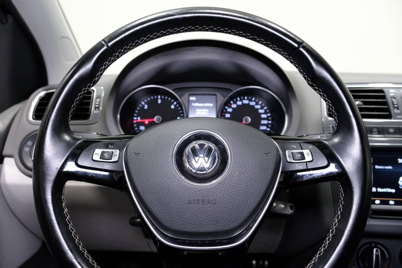 VOLKSWAGEN Polo 7