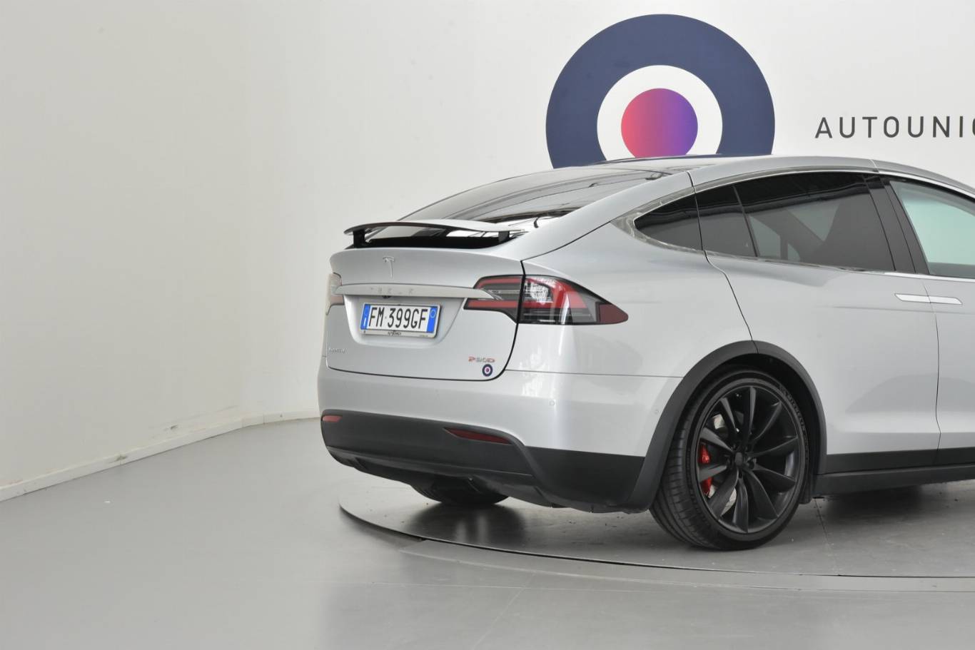 TESLA Model X 16