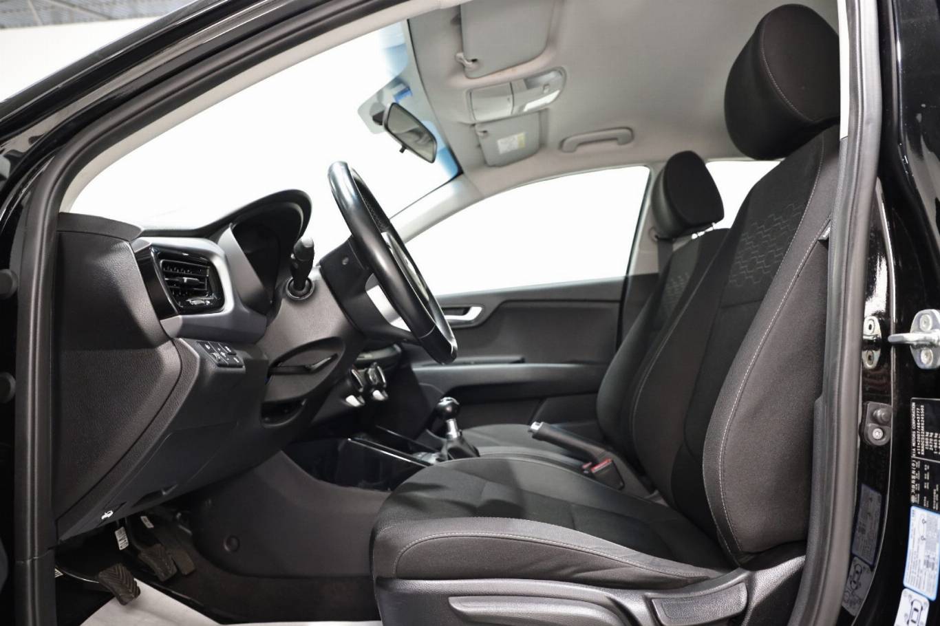 KIA Rio 18