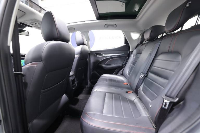 MG ZS 37
