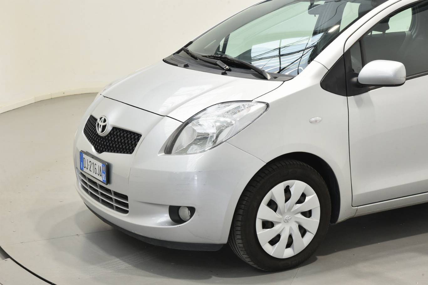 TOYOTA Yaris 16