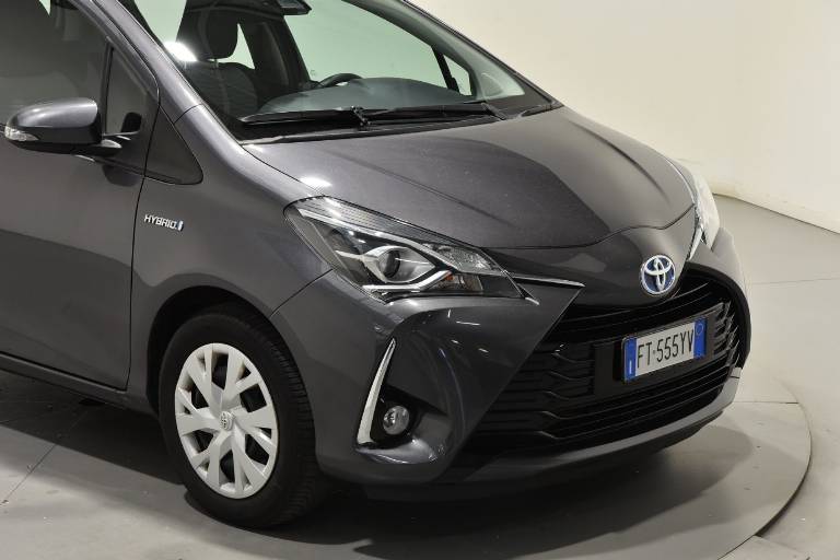 TOYOTA Yaris 19