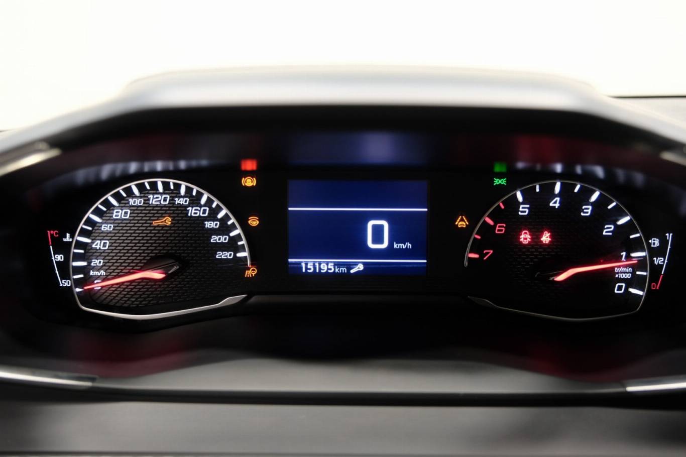 PEUGEOT 208 8
