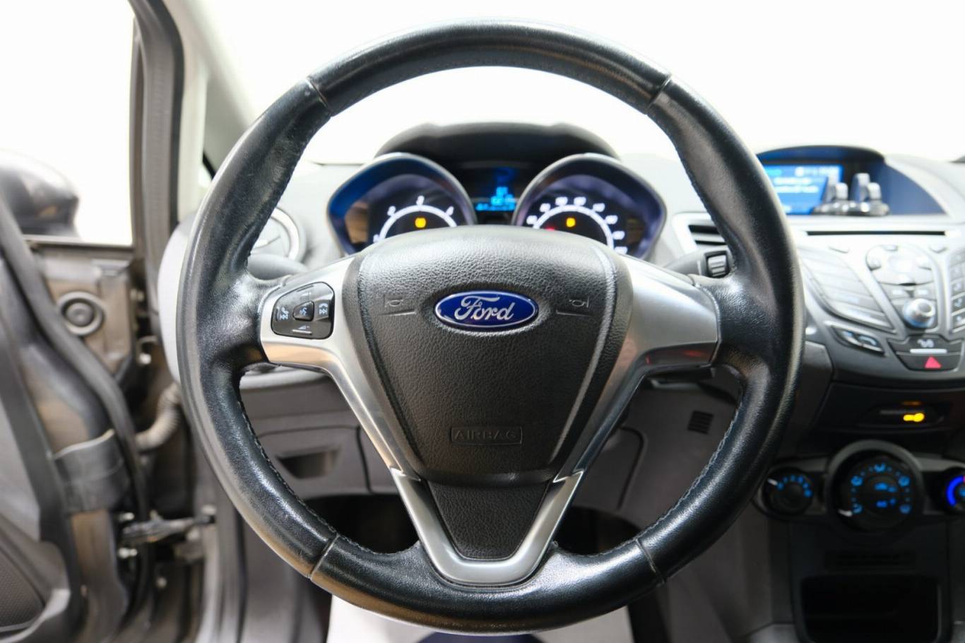 FORD Fiesta 11