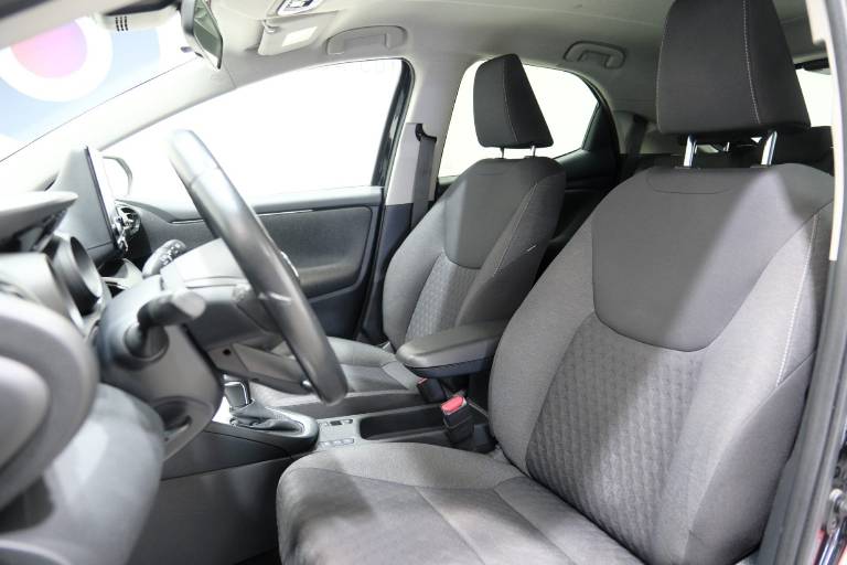 TOYOTA Yaris 6