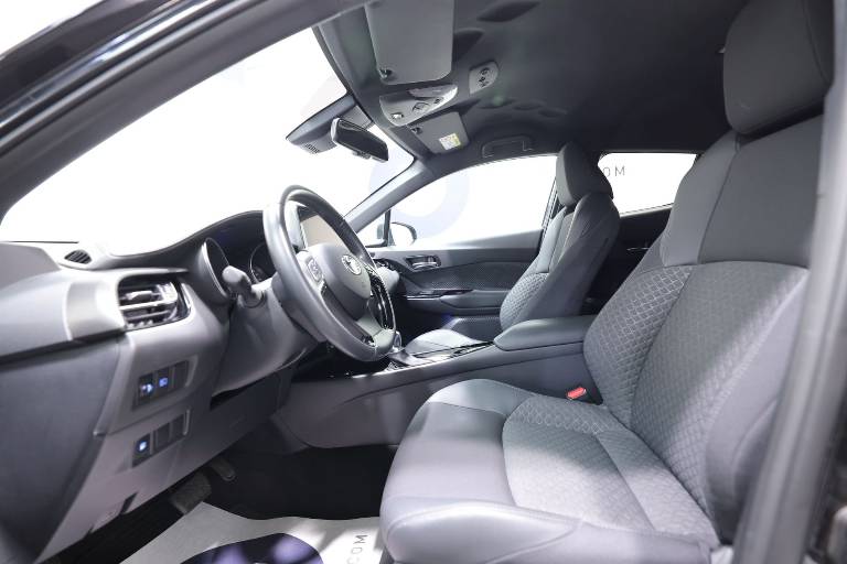 TOYOTA C-HR 6