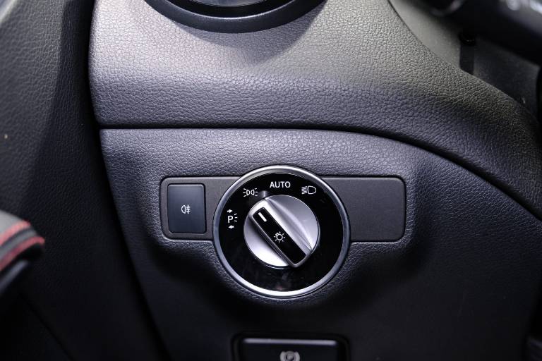 MERCEDES-BENZ CLA 220 27