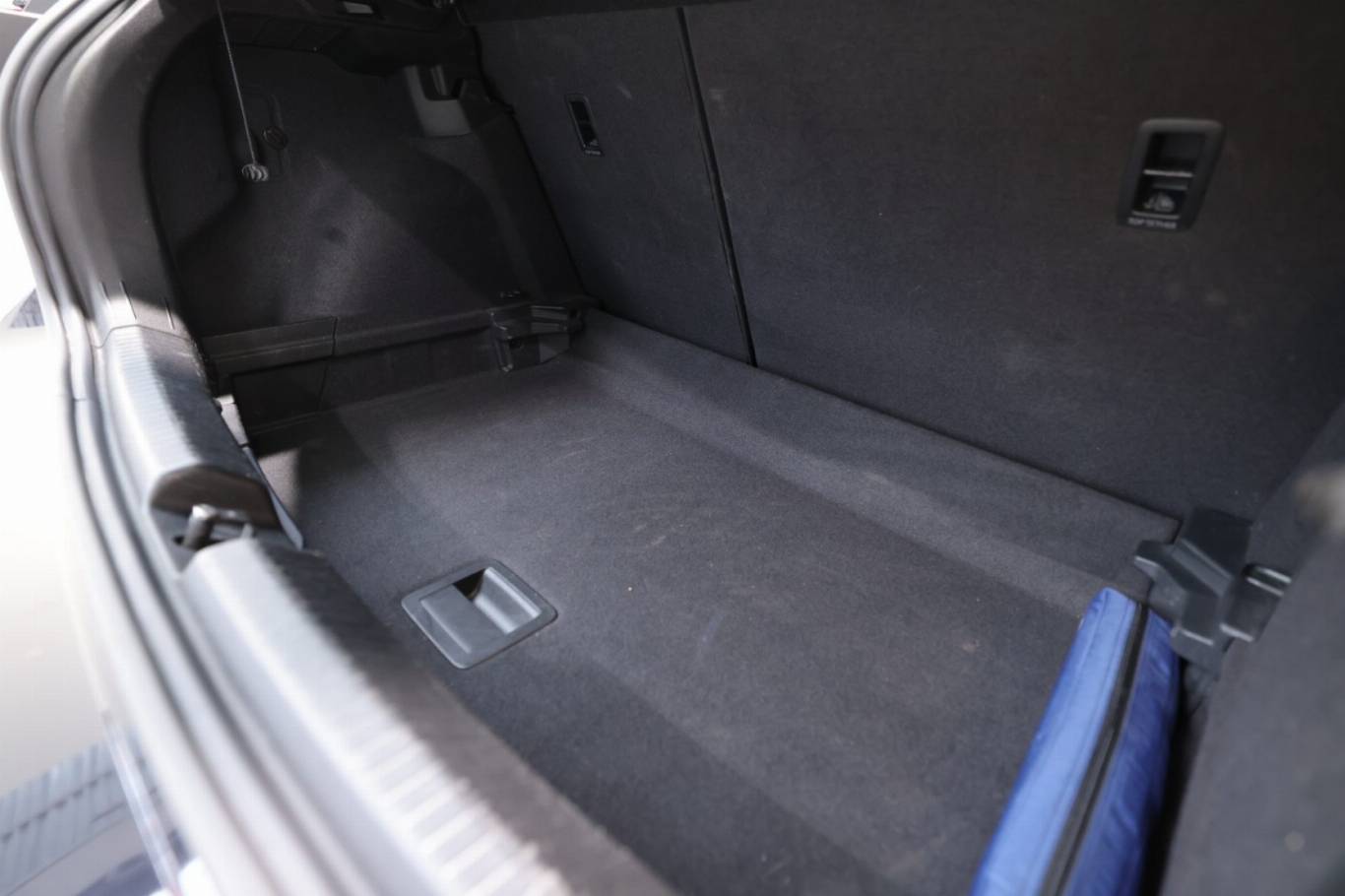 VOLKSWAGEN Polo 52