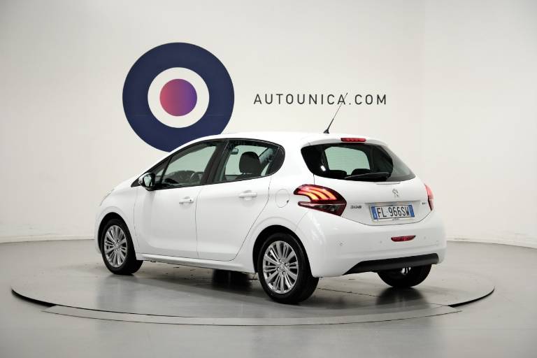 PEUGEOT 208 18