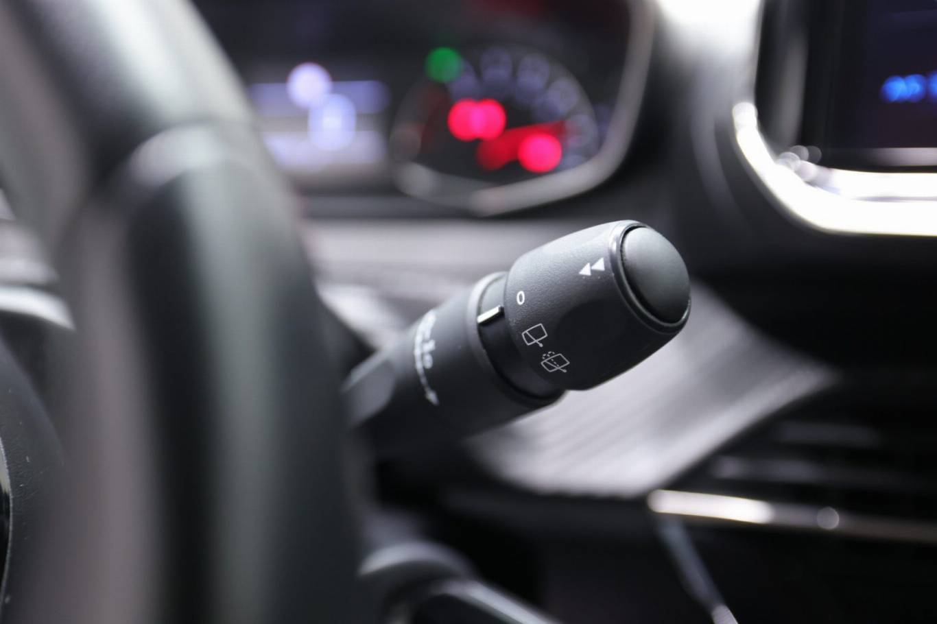 PEUGEOT 208 24