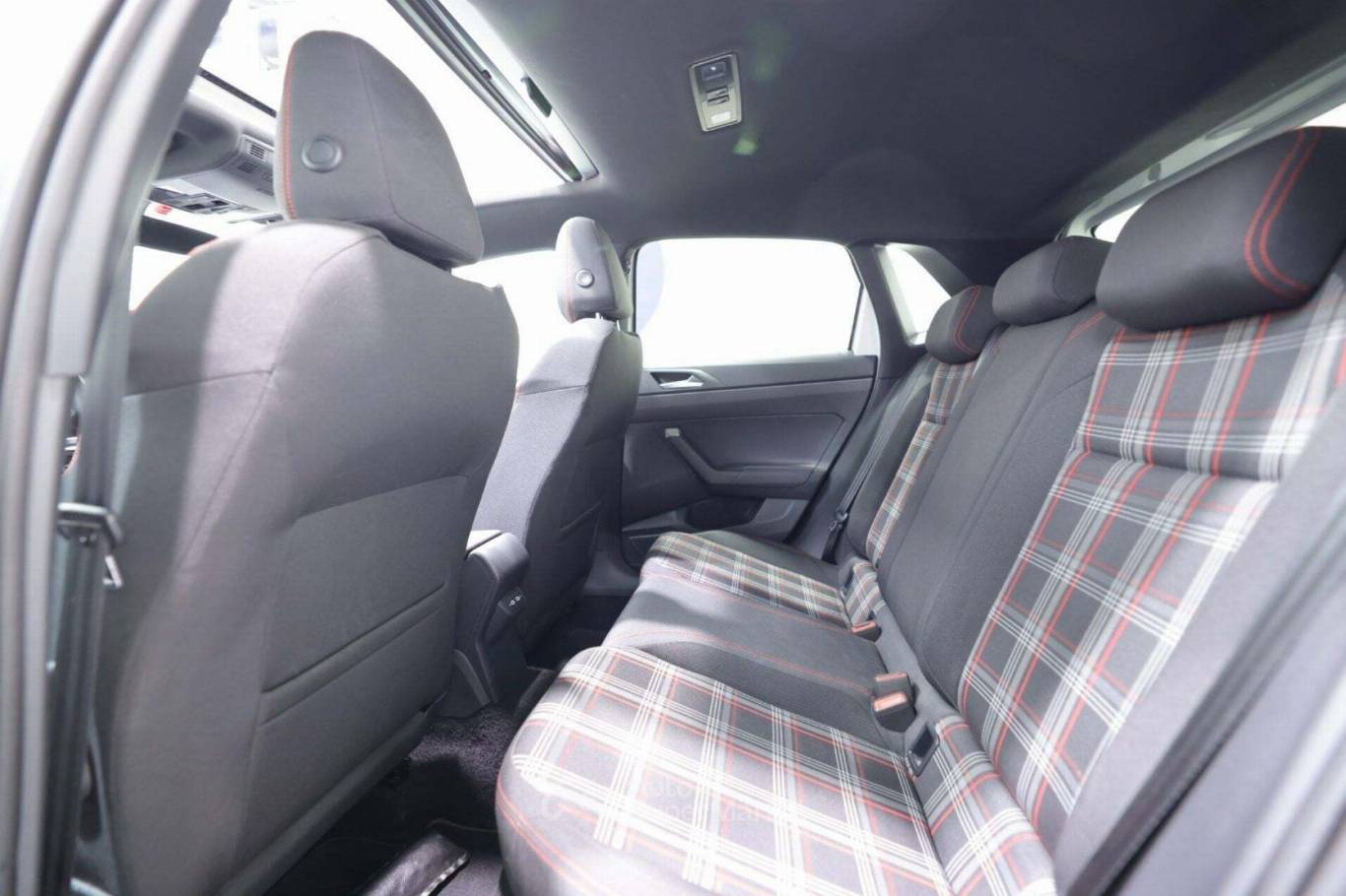 VOLKSWAGEN Polo 36