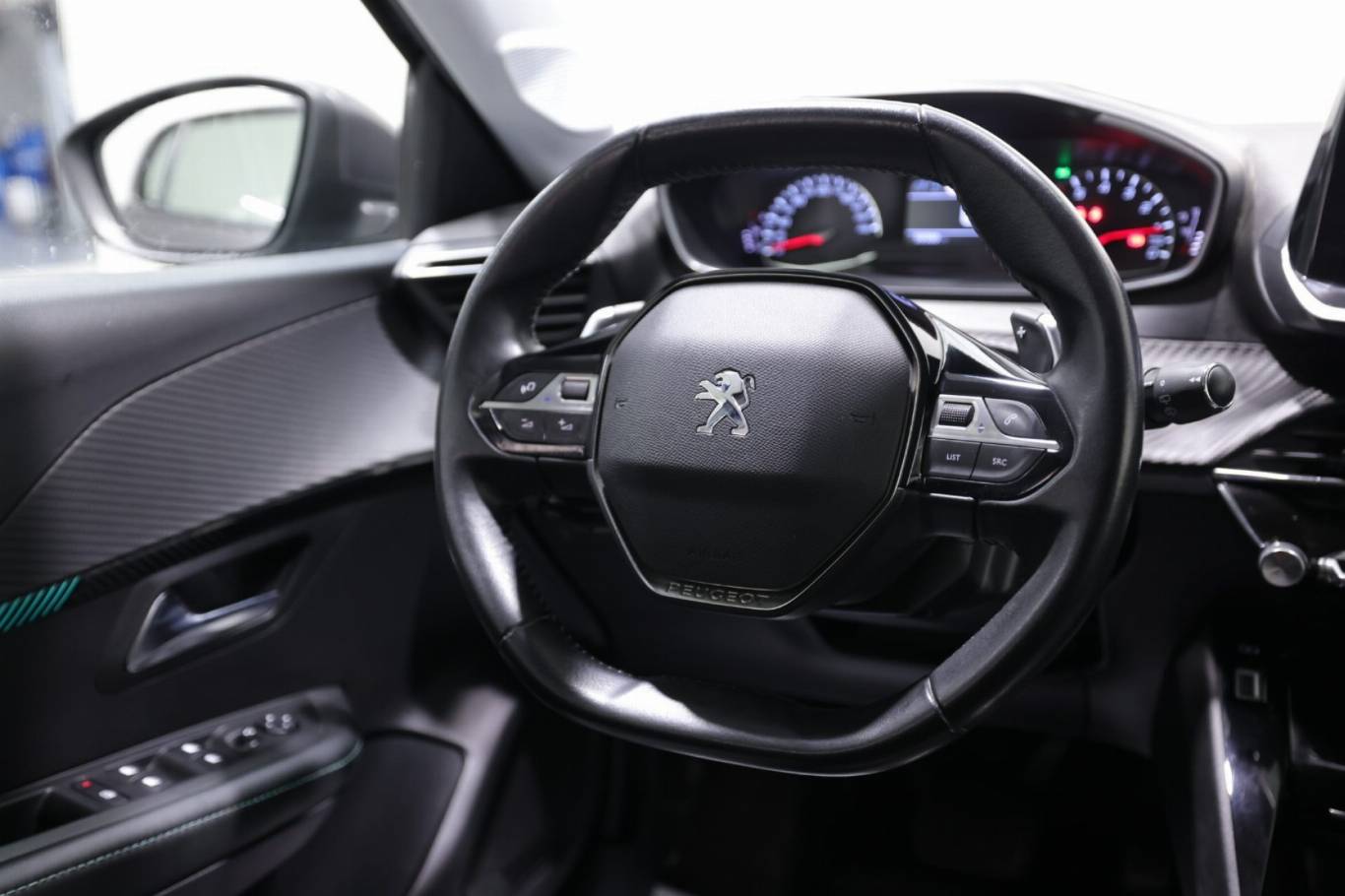 PEUGEOT 208 40