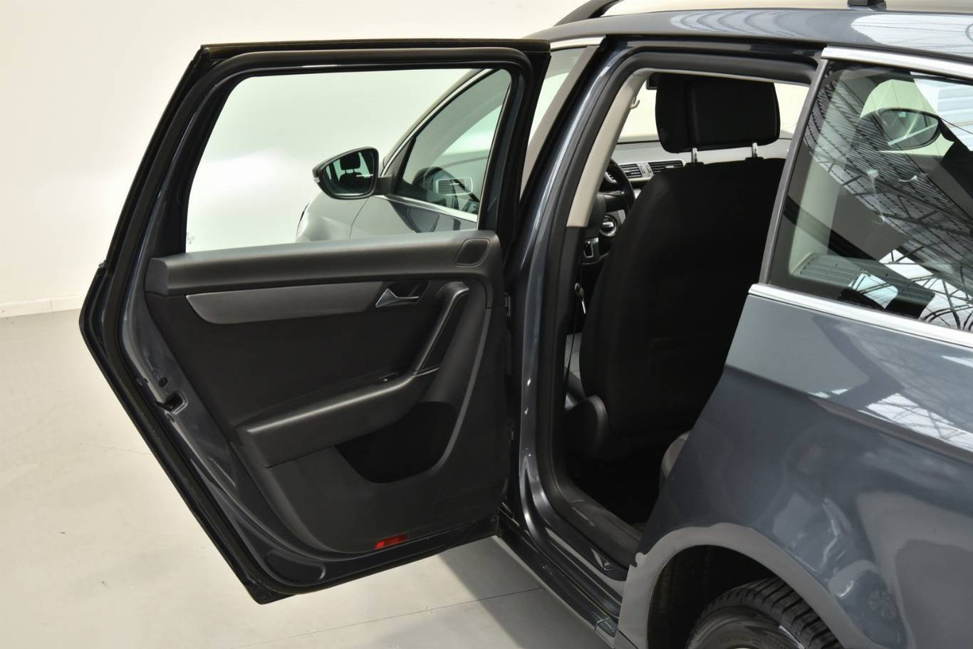 VOLKSWAGEN Passat 45