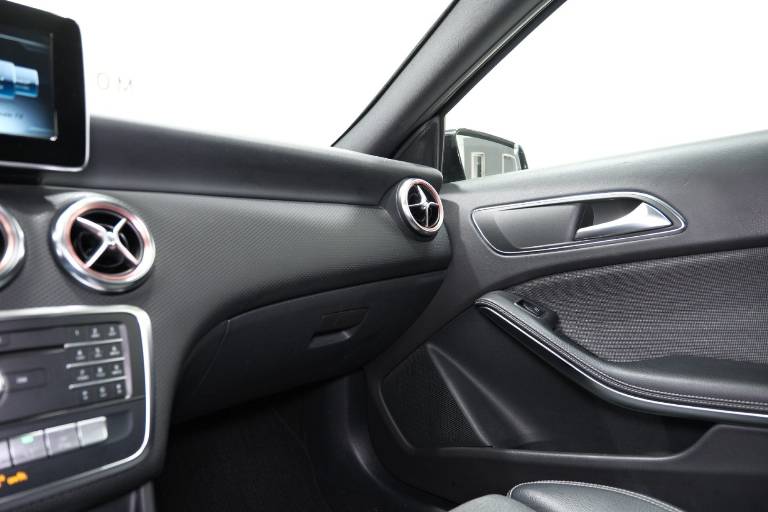 MERCEDES-BENZ A 180 24
