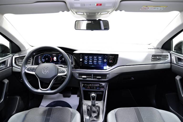 VOLKSWAGEN Polo 5
