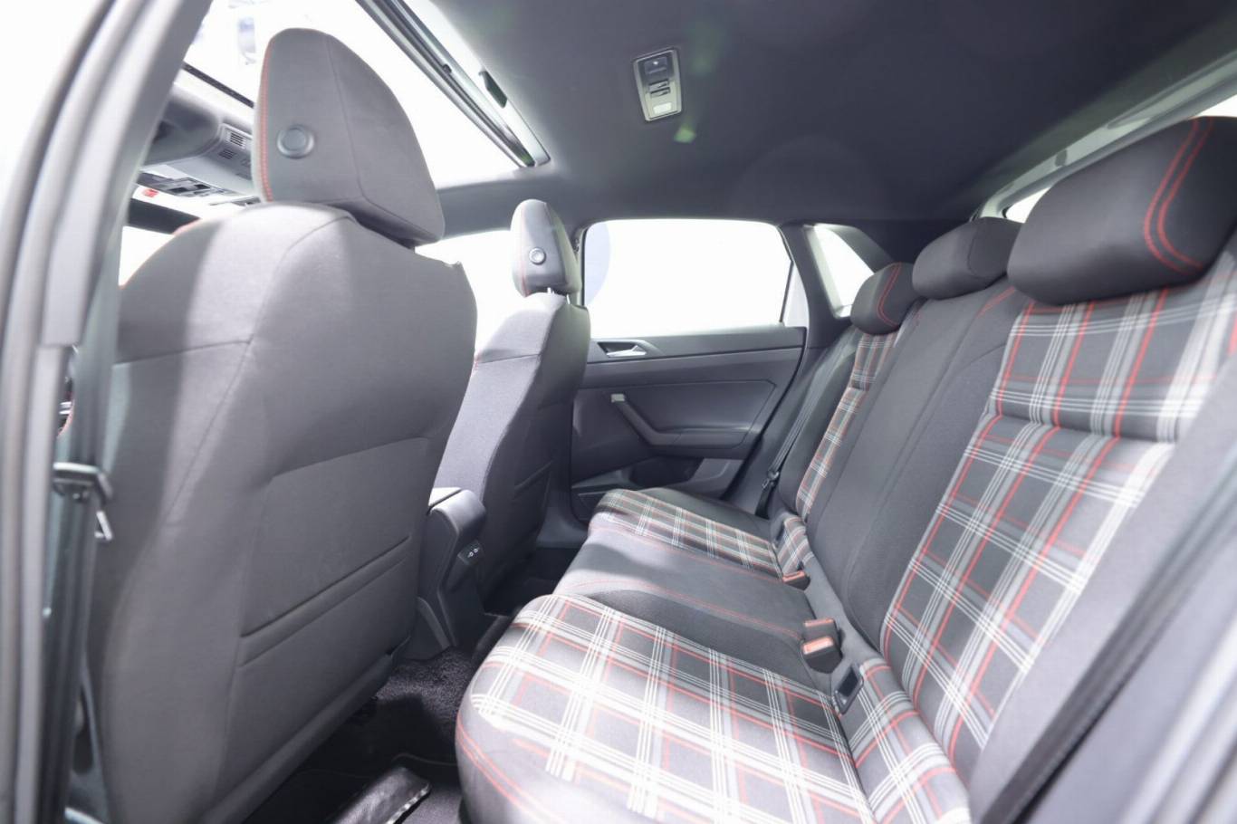 VOLKSWAGEN Polo 36