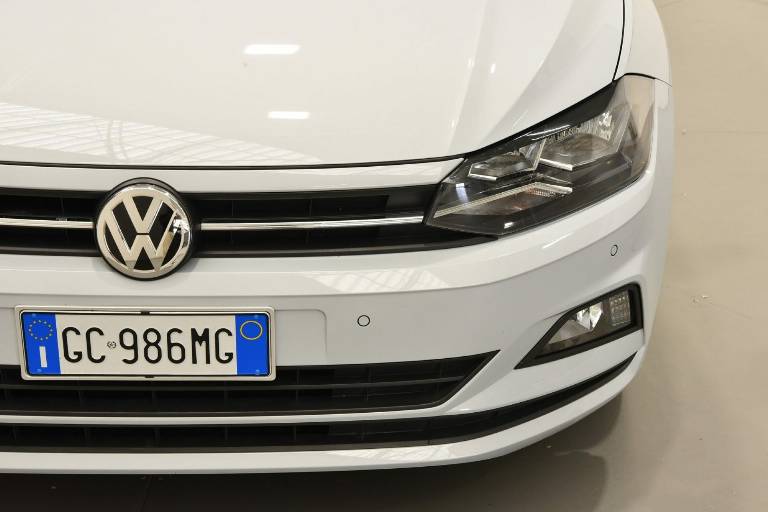 VOLKSWAGEN Polo 18