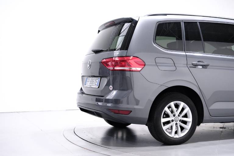 VOLKSWAGEN Touran 55
